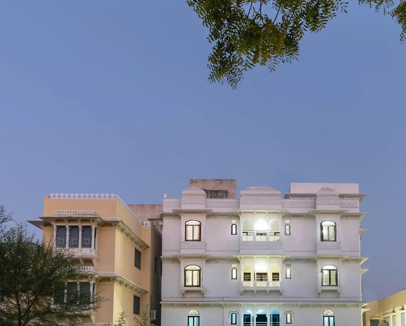 Hotel Chandra Vilas Udaipur Heritage Stay